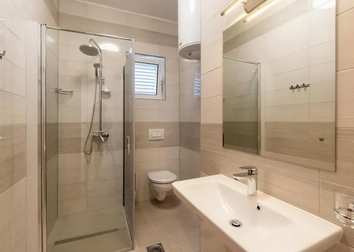 Blazevic アパート ピロヴァッツ