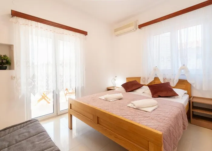 Blazevic アパート ピロヴァッツ