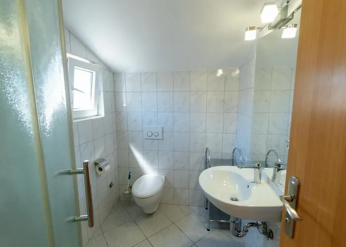 Blazevic アパート ピロヴァッツ